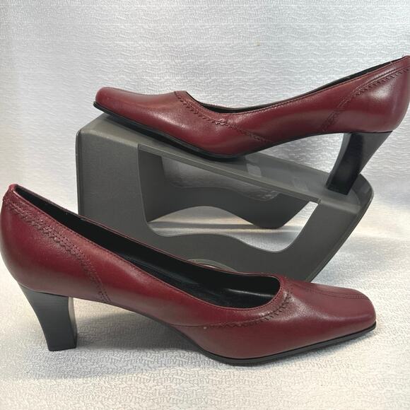 Etienne Aigner Burgundy Red Leather Box Toe Pumps women sz 7 - Picture 2 of 7